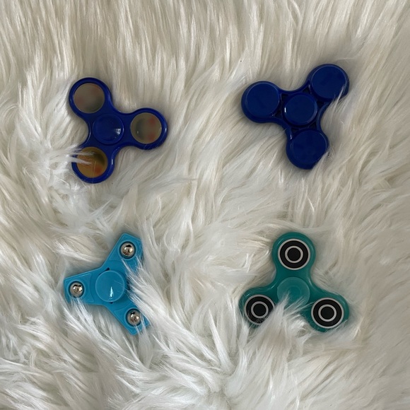 4 Fidget Hand Spinners - New - Picture 3 of 8